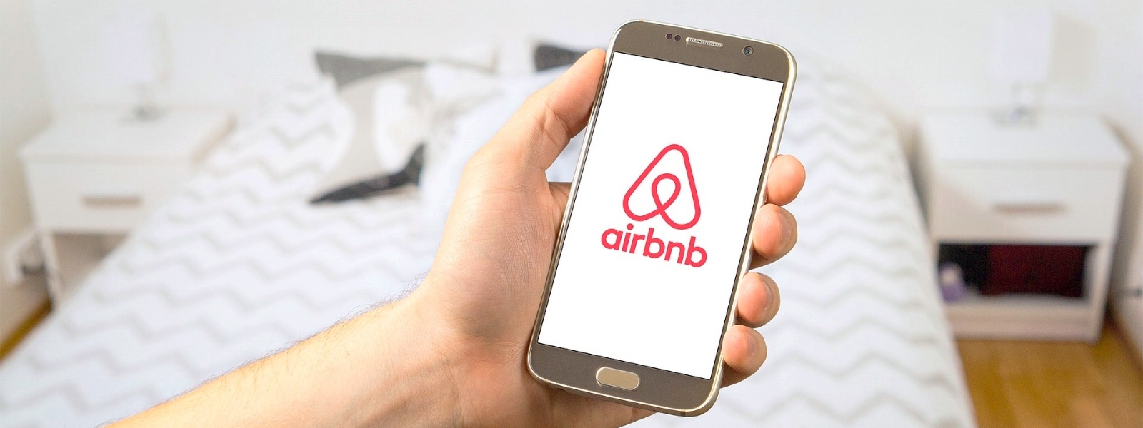 airbnb-2384737_1920-571577-edited.jpg